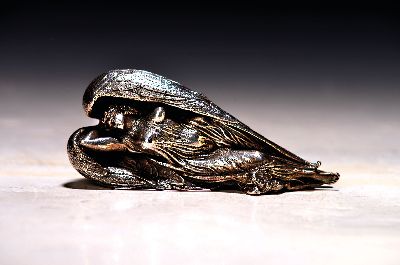 Ernst Fuchs, 1930-2015 Wien, Schutzengel, vollplastischer Metallguß, versilbert, Künstlersignet, Gießerstempel ARA-Kunst, Nr. 413, L. 10 cm