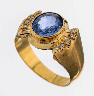 14 kt Gold Saphir-Brillant-Ring, GG 585/000gepr., ovalfacett. Saphir ca. 3.80 ct, 10 Brillanten zus. ca. 0.10 ct Weiß/si, RW 60, ca. 8.0 g
