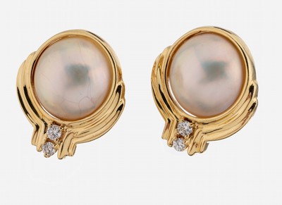 Paar 14 kt Gold Perl-Brillant-Ohrstecker, GG 585/000, geometrisches Design, Mabeperlen, D. ca. 14 mm, 4 Brillanten zus. ca. 0.20 ct feines ...