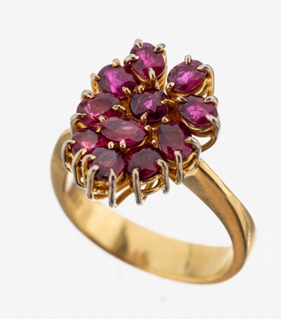 18 kt Gold Rubin-Ring, GG 750/000, ungewöhnliches Design, 11 rund- und ovalfacett. Rubine zus. ca. 3.30 ct, RW 59, ca. 8.7 g