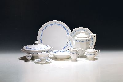 Umfangreiches Kaffee- und Speiseservice und Trinkglasservice, Rosenthal, Maria, Kaffeekanne, Zuckerdose, Milchkännchen, 12 Kaffeetassen mit ...