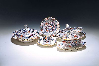 6 Geschirrteile Meissen, Zwiebelmuster, bunt, Knaufzeit, um 1880-90, 2. Wahl, Deckelsauciere, Deckelschüssel, Sauciere, Senfgefäß ohne Deckel, ...