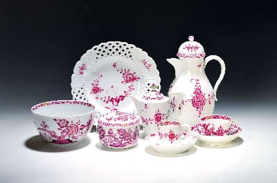 11 Serviceteile, Meissen, meist Marcolinizeit, 2. Hälfte 19. Jh., indische Malerei, Kaffeekanne (Riss am Henkel), zwei Tassen, (einmal gebr.Stab) ...