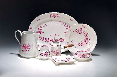 11 Serviceteile, Meissen, Marcolinizeit und später, Porzellan, Purpurmalerei, Garbenmuster und indische Malerei, 18. Jh: ovale Platte L.38 cm, ...