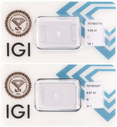 Lot 2 lose Diamanten, 1 x 0.07 ct hochfeines Weiß+(D)/si1, 1 x 0.03 ct l.get.Weiß(I)/vs1, Baguettes, jew. eingeschweißt, IGI-Expertisen anbei
