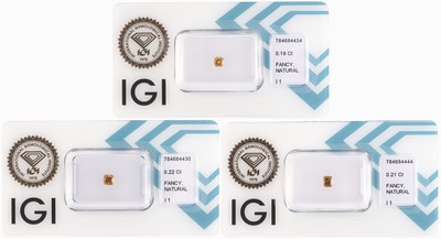 Lot 3 lose Diamanten im Kissenschliff, 1 x 0.22 ct, 1 x 0.19 ct, 1 x 0.21 ct, natural fancy intense brownish yellow/p1, jew.eingeschweißt, ...