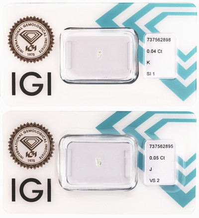Lot 2 lose Diamanten, 1 x 0.05 ct l.get.Weiß (J)/vs2, 1 x 0.04 ct get.Weiß(K)/si1, Baguette, jew. eingeschweißt, IGI-Expertisen anbei