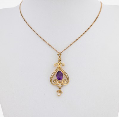 15 kt Gold Amethyst-Perl-Collier, GG 625/000, in der Art des Jugendstils, ovalfacett. Amethyst, weiße Saatperlchen, florale Ausführung mit bewegl. ...