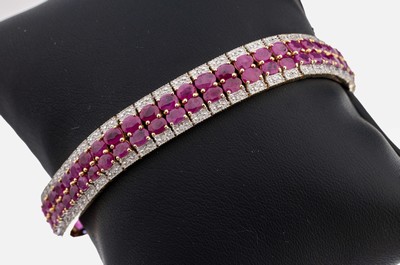 14 kt Gold Rubin-Diamant-Armband, GG 585/000, part. rhod., ovalfacett. Rubine zus. ca. 20.0 ct, 8/8-Diamanten zus. ca. 0.40 ct Weiß-get.Weiß/p, L. ...