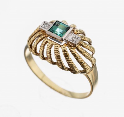 14 kt Gold Turmalin-Diamant-Ring, GG/WG 585/000, gewölbter Ringkopf mit Durchbrucharbeit, in WG gefasster facett. Turmalin, seitl. flankiert von 2 ...