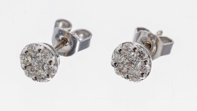 Paar 14 kt Gold Brillant-Ohrstecker, WG 585/000, Brillanten zus. ca. 0.50 ct Weiß/si