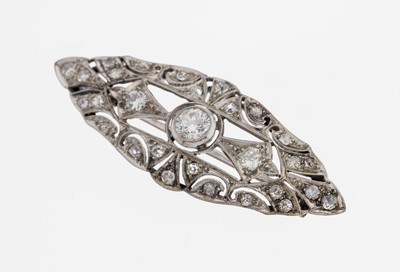 14 kt Gold Art Deco Diamant-Brosche, um 1930, WG 585/000, Navetteform, durchbrochen gearbeitet, Altschliffdiamanten zus. ca. 0.80 ct ...
