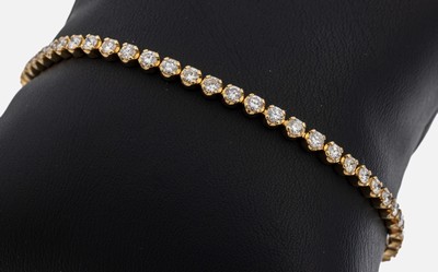 14 kt Gold Brillant-Linienarmband, GG 585/000, Brillanten zus. ca. 3.47 ct (grav.) feines Weiß-Weiß/vs-si, L. ca. 18.2 cm, Kastenschloss mit 2 ...