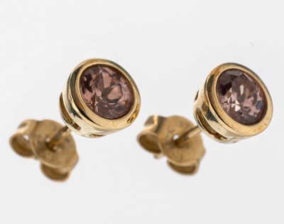 Paar 9 kt Gold Morganit-Ohrstecker, GG 375/000, 2 rundfacett. Morganite zus. ca. 1.20ct, ca. 2.1 g