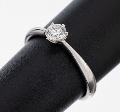 18 kt Gold Brillant-Ring, WG 750/000, Brillant ca. 0.25 ct feines Weiß/si, RW 51, ca. 2.4 g