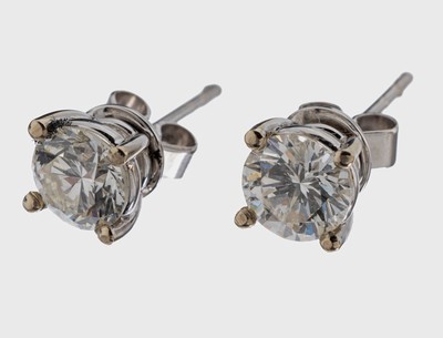 Paar 18 kt Gold Brillant-Ohrstecker, WG 750/000, 2 Brillanten zus. ca. 2.00 ct Weiß- l.get.Weiß/vs-si