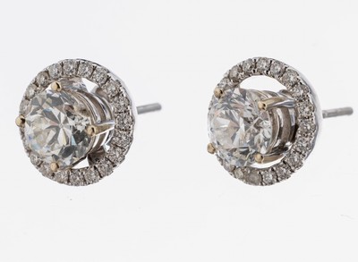 Paar 18 kt Gold Diamant-Ohrstecker, WG 750/000, 2 Altschliffdiamanten zus. ca. 1.75 ct Weiß-l.get.Weiß/p, abnehmbare Kränze mit Brillanten zus. ...