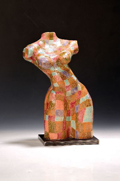 Bettina C. Morio, geb. 1968 Grünstadt/Pfalz,Torso, Keramik, bunt bemalt, sign. und dat. 1998, H. ca. 38cm, Stahlsockel