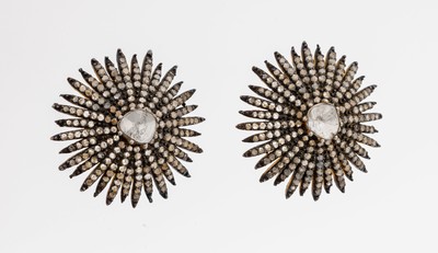 Paar Diamant-Ohrstecker, Silber verg., z.T. geschwärzt, bes. mit Diamant-Rosenzus. ca. 1.50 ct, z.T fehlend), ca. 7.3 g