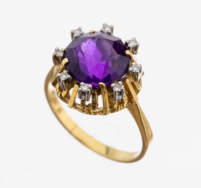 18 kt Gold Amethyst-Diamant-Ring, GG/WG 750/000, hoch aufgebauter Ringkopf mit rundfacett. Amethyst, kl. 8/8-Diamanten, RW 58, ca. 5.6 g, ...