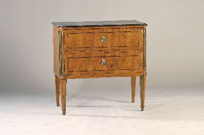 Kommode, klassizistisch, um 1780, Nußbaum, 2 Schubladen, Front mit Kanneluren, geschwärzte Leisten, ca. 79x80x44 cm, EZ 3