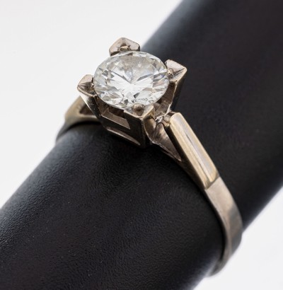 18 kt Gold Brillant-Ring, WG 750/000, schlichtes Design, hoher Ringkopf, Brillant ca. 0.85 ct Weiß/si2, RW 56, ca. 2.8 g