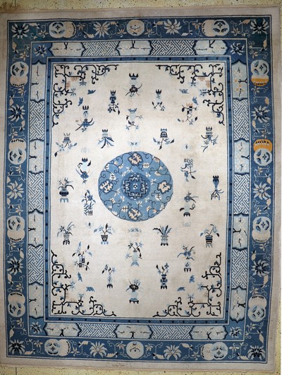Peking antik, China, um 1900, Wolle auf Baumwolle, ca. 385 x 305 cm, Mottenfraß, EHZ: 3