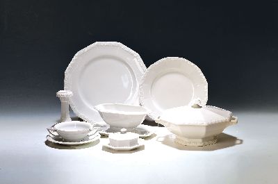 Umfangreiches Tafelservice, Rosenthal, Maria Weiß, 20. Jh., 8 Platzteller, 9 Menueteller, 9 Suppenteller, 12 Suppentassen mit 8 Untertassen, 8 ...