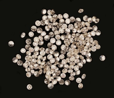Lot lose Brillanten, zus. ca. 1.00 ct feines Weiß-get.Weiß/vs-si, kalibriert, 1.05-1.10 mm