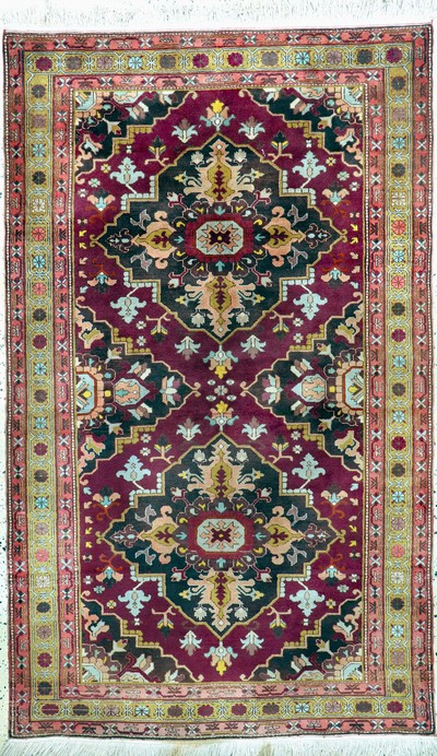 Eriwan alt, Rußland, Mitte 20.Jhd, Wolle auf Baumwolle, ca. 230 x 140 cm, EHZ: 2