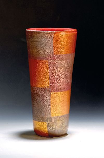 Vase, "Quarzi", Murano, Venini, große Vase, korallenroter Innenüberfang, mit dekorierten Quadraten mit grauen, und goldenen ...