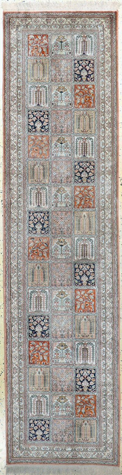 Kaschmir Seide, Indien, Ende 20.Jhd, Seide auf Baumwolle, ca. 300 x 77 cm, Reinigungsbedürftig, EHZ: 1-2