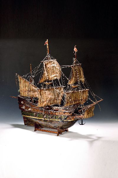 Modellschiff der Mayflower, 1960er-Jahre, händisch gefertigtes Holzmodell, aufwendiges Modell des 1620 auf Cape Cod gelandeten Galleone der ...