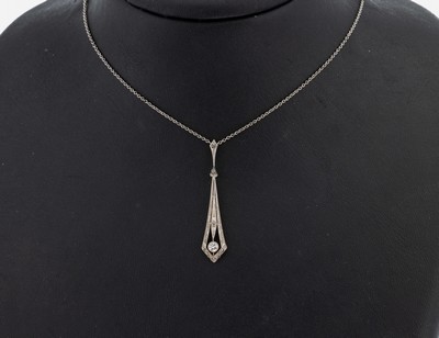 14 kt Gold Art Deco Diamant-Anhänger, um 1930, GG 585/000, Mittelteil durchbrochen, schauseitig Platin, 1 Diamant und 4 Diamantrosen zus. ca. 0.12 ...
