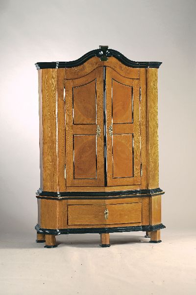 Dielenschrank, Bodensee, dat. 1843, Meistersignatur Thomas Gauus (?), massiv Rüster, eine Schublade im Boden, zwei Türen, Inneneinrichtung ...
