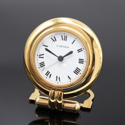 CARTIER Colisee Tischwecker, Schweiz um 1990, quarz, verg. aufstellbares Gehäuse, weißes Zifferbl. m. röm. Zahlen, schwarze Zeiger, Bedienung und ...