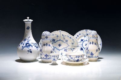 Frühstücksservice Musselmalet, Royal Copenhagen, 1970/80er-Jahre, Porzellan, unterglasurblauer Dekor, 6 Teetassen mit UT, 6 Teller D. 17cm, 6 ...