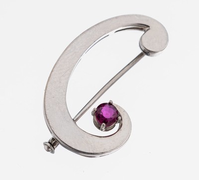 18 kt Gold Rubin-Buchstaben-Brosche, WG 750/000, "C", rundfacett. Rubin ca. 0.20 ct, ca. 3.9 g
