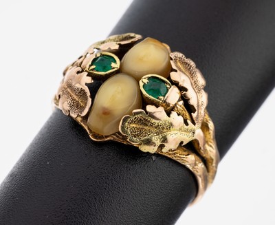 14 kt Gold Grandel-Ring, 1950er Jahre, GG/RG 585/000 gepr., Eichenlaubdekor, 2 Grandeln, 2 smaragdfarb. Glassteine, RW 56, ca. 3.4 g