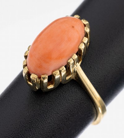 14 kt Gold Korallen-Ring, GG 585/000, ovaler Korallen-Cabochon, RW 53, ca. 4.7 g, Versand nur innerhalb der EU