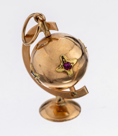 Ausgefallener 18 kt Gold Anhänger, RG 750/000 gepr., Darstellung eines Tischglobus, drehbare Kugel mit Glassteinen, ca. 2.7 g, kl.Delle