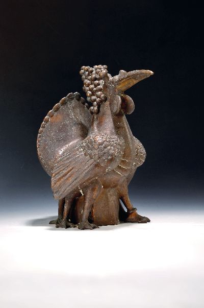 Gernot Rumpf, 1941-2025 Kaiserslautern, Traubendritsche, Bronzeguß, sign. und dat. 1988, H. ca. 37cm, auf dem Rand bez. Probeguss