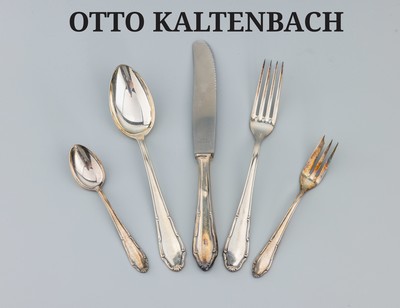 Silberbesteck, deutsch, 1930er-1950er Jahre, 835er Silber, spatenförmige Griffe mit geschweiftem Rocaillendekor, best. aus: 6 Menuelöffel, 6 ...