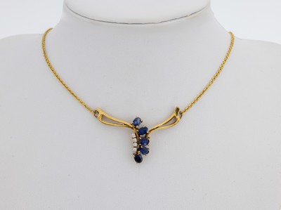 14 kt Gold Saphir-Brillant-Collier, GG 585/000, 5 facett. Saphire zus. ca. 1.20 ct, 4Brillanten zus. ca. 0.08 ct Weiß/si, L. ca. 41cm, ...
