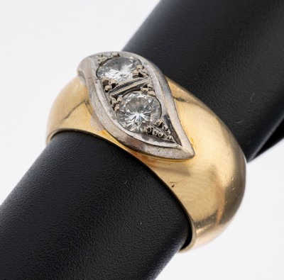 14 kt Gold Brillant-Ring, GG/WG 585/000, 2 in WG gefasste Brillanten zus. ca. 0.60 ct Weiß/si, RW 53, ca. 11.2 g, Ringschiene mit pers. Inschrift