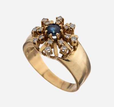 14 kt Gold Saphir-Diamant-Ring, GG 585/000,strahlenf. Ringkopf, mittig rundfacett. Saphirca. 0.15 ct, umgeben von 16 Brillanten zus. ca. 0.24 ct ...