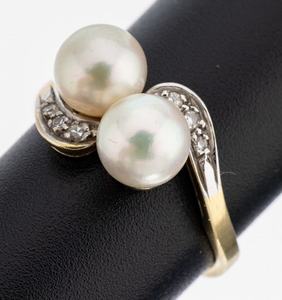 14 kt Gold Perl-Diamant-Ring, GG 585/000, 2Akoyazuchtperlen, D. ca. 6.6 mm, 6 8/8- Diamanten zus. ca. 0.04 ct Weiß/si, RW 53, ca. 3.5 g