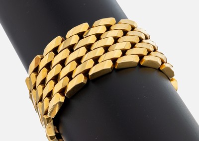 18 kt Gold Armband, ca. 84 g, GG 750/000, Backsteinoptik, schwere qualitätvolle Verarbeitung, B. ca. 3 cm, L. ca. 19.5 cm, Kastenschloss mit 2 ...
