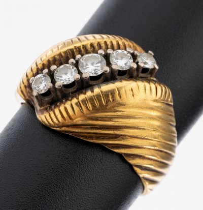 18 kt Gold Brillant-Ring, GG/WG 750/000, 5 in WG gefasste Brillanten zus. ca. 0.35 ct Weiß/si, RW 60, ca. 7.8 g, Reinigung notwendig
