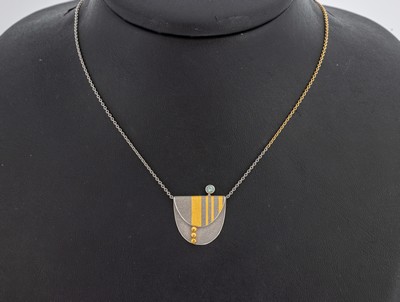 Platin und 18 kt Gold Brillant-Collier, Pt 950/000 und GG 750/000 gepr., abstraktes Design, Brillant ca. 0.05 ct Grün(beh.)/si, Kette 1 Hälfte GG ...